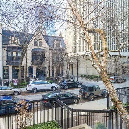 Apartment Gold Coast 1br Nr Mariano Park Oak St Chi-286 *