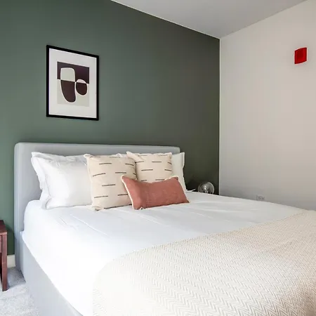 Apartment Loop 1br W Pool Gym Nr The L Riverwalk Chi-242