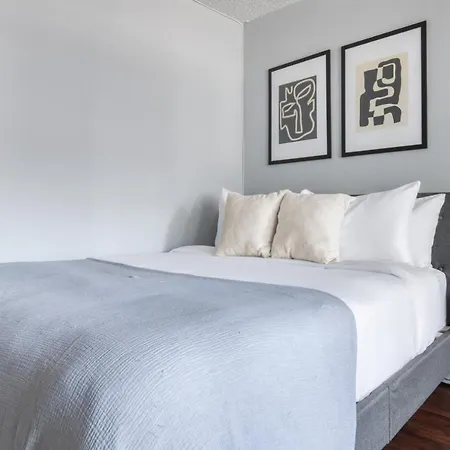 Streeterville W Pool Gym Nr Navy Pier Chi-787 *