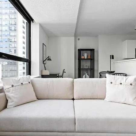 Streeterville W Pool Gym Nr Navy Pier Chi-786 *
