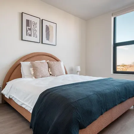 Logan Square 2br W Pool Lounge Gym Nr L Chi-869 *