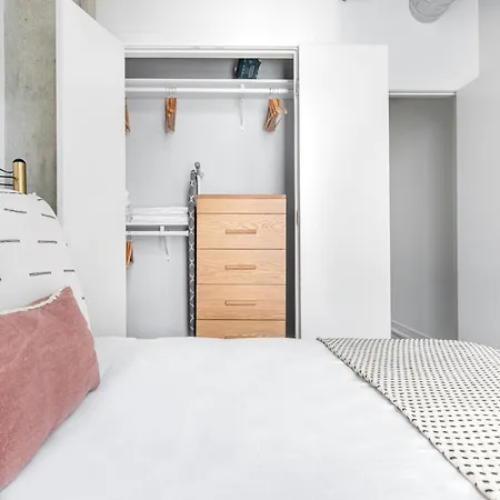 Apartment River N 1br W Gym Pool Nr L Stop Chi-357 Chicago