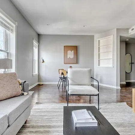 Apartment Lakeview 2br W Courtyard Wd 2 Blocks To L Chi-515 Chicago