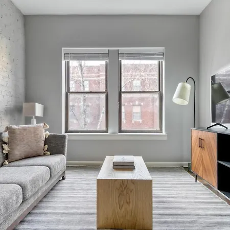 Lakeview 2br W Courtyard Wd 2 Blocks To L Chi-517 Apartment Chicago