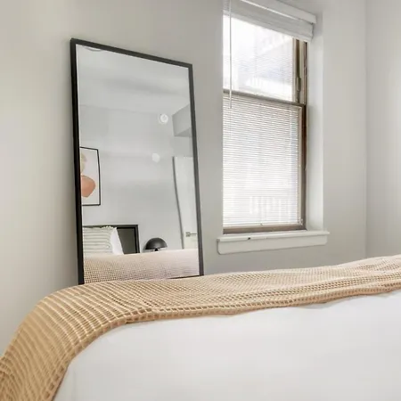 Apartment Lakeview 2br W Wd Bbq Nr Belmont L Chi-733 Chicago