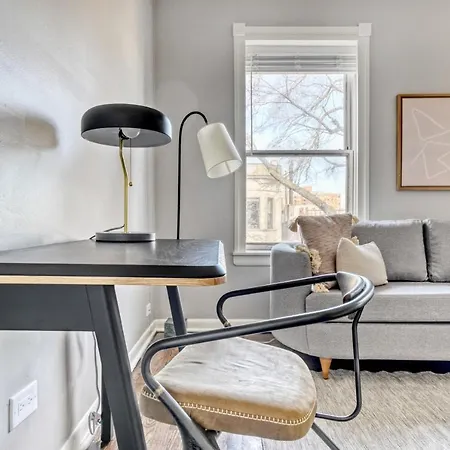 Lakeview 2br W Courtyard Wd 2 Blocks To L Chi-515 Apartment Chicago