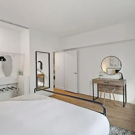 Upscale 1br With Sleek Kitchen & In-unit Laundry- Chestnut 15b Apartment Chicago