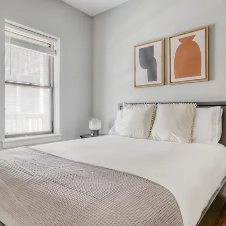 Apartment Lakeview 2br W Courtyard Wd 2 Blocks To L Chi-518 *