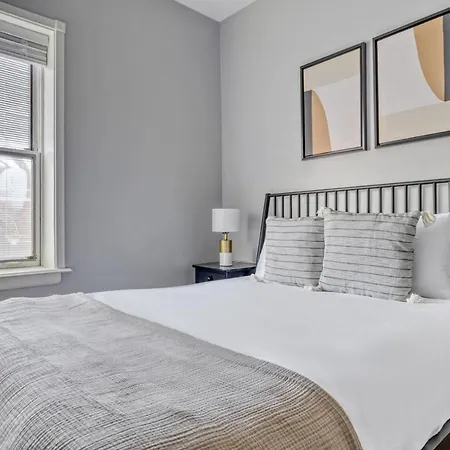 Apartment Lakeview 2br W Courtyard Wd 2 Blocks To L Chi-515 Chicago