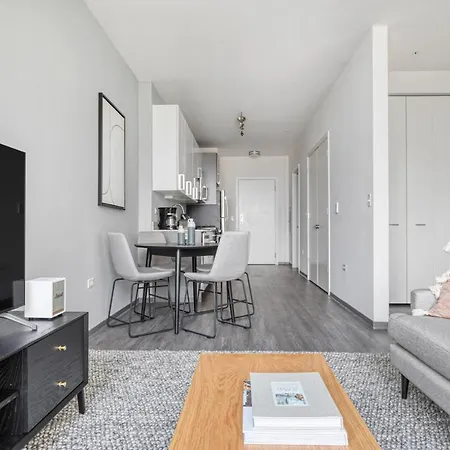 Logan Sq 1br W Roof Gym 1 Block To L Chi-473 Chicago