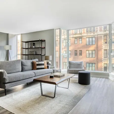 Gold Coast 2 Bedroom Nr Cta Oak St Shopping Chi-175 Apartment