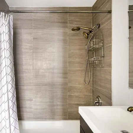 Gold Coast 2 Bedroom Nr Cta Oak St Shopping Chi-175
