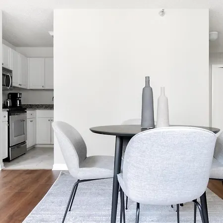 River N 1br W Gym Pool Nr Oak St Chi-270
