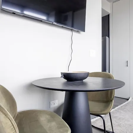 Apartment Chic Loop W Pool Gym Nr L Chi-724 Chicago