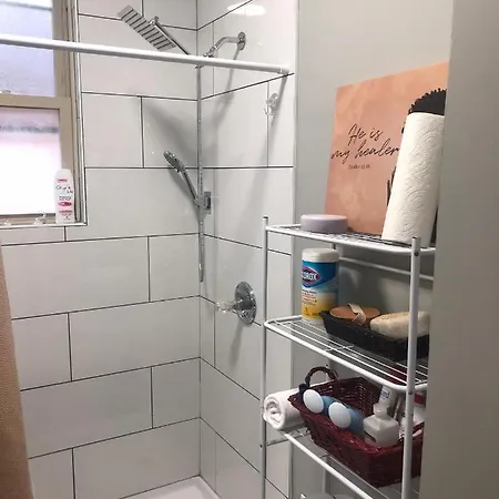 A Hidden Gem, Approx 15 Mins To Downtown Chicago! Homestay