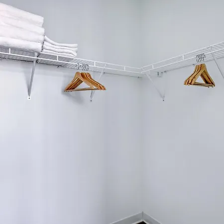 Apartment W Loop 2br W Gym Pool In Heart Of Greektown Chi-534