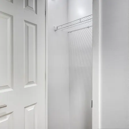 Apartment Lakeview 2br W Courtyard Wd 2 Blocks To L Chi-518 Chicago