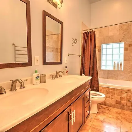 Spacious Row Next Transit Near Downtown W Parking *