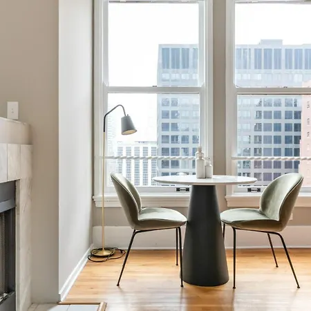 Apartment Loop 2br W Gym Doorman Same Block As L Chi-674
