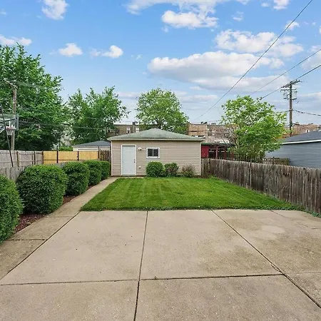Spacious Row Next Transit Near Downtown W Parking *
