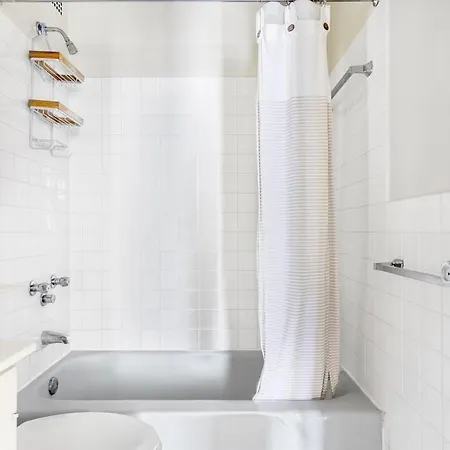 Apartment Lakeview Studio W Rooftop Pool Nr Wrigley Field Chi-377 Chicago
