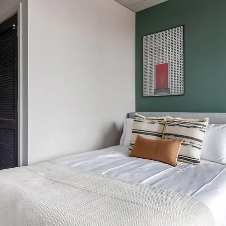 W Loop W Gym Pool Nr Restaurant Row Chi-234 *