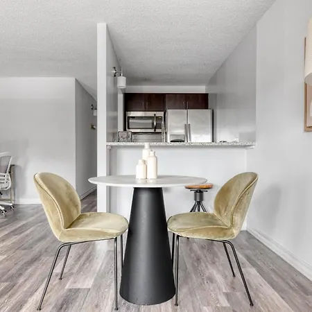 Apartment Gold Coast W Deck Gym Lounge Nr L Chi-651 *