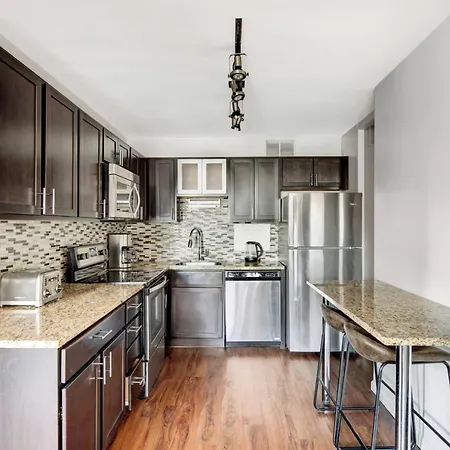 Gold Coast 3br W Gym Roof Nr Water Tower Chi-392