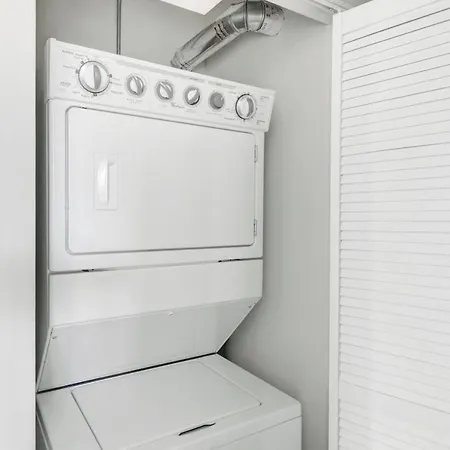 Apartment Gold Coast 3br W Gym Roof Nr Water Tower Chi-392 *