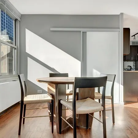 Gold Coast 3br W Gym Roof Nr Water Tower Chi-392 Apartment