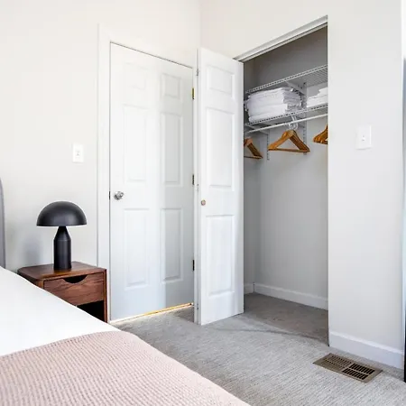 Lincoln Park 2br Nr L Clark St Dining Chi-336 * Chicago