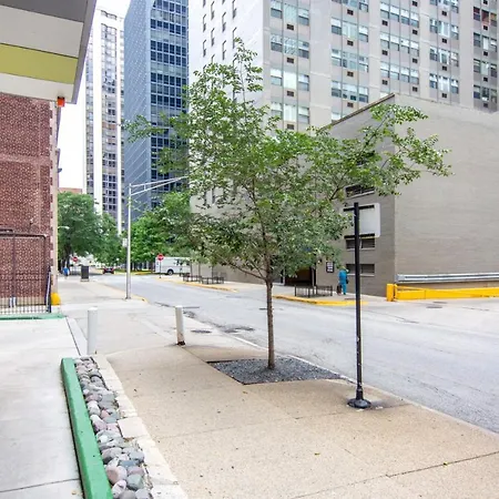 Gold Coast 3br W Gym Roof Nr Water Tower Chi-392 Apartment *