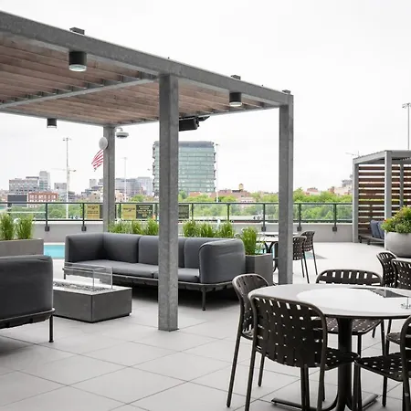 River W 2br W Rooftop Gym Nr Blue Line Chi-680 Apartment