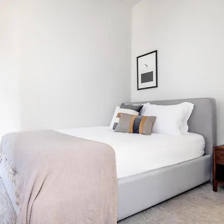 Apartment Lincoln Park 2br Nr L Clark St Dining Chi-336 Chicago