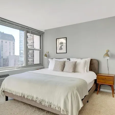 Gold Coast 3br W Gym Roof Nr Water Tower Chi-392 *