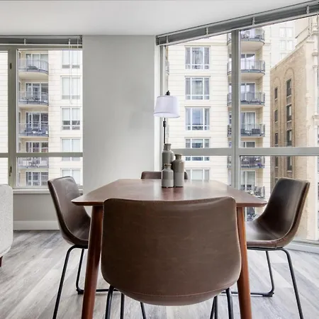 Gold Coast 2br W Gym Lounge 1 Block To L Chi-801 Apartment