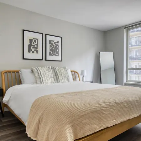 Gold Coast 2br W Gym Lounge 1 Block To L Chi-801 Apartment *