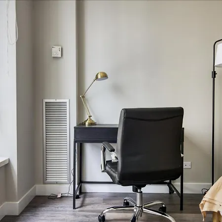 Gold Coast 2br W Gym Lounge 1 Block To L Chi-801