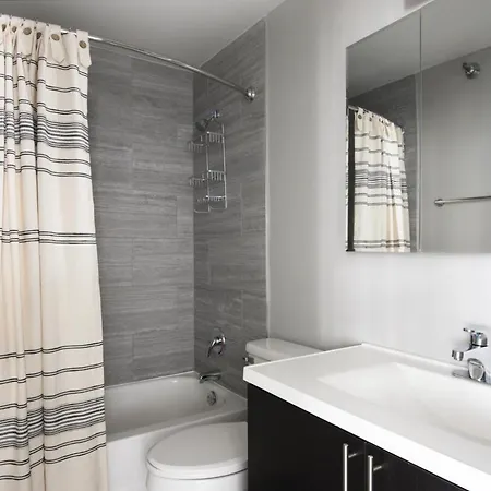 Gold Coast 2br W Gym Lounge 1 Block To L Chi-801