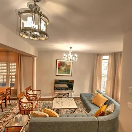 Holiday home Serene Urban House Next Transit Near Downtown