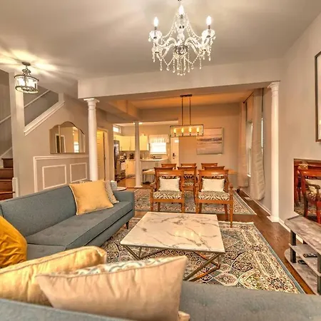 Serene Urban House Next Transit Near Downtown Holiday home *
