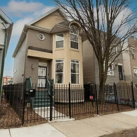 Serene Urban House Next Transit Near Downtown Holiday home Chicago