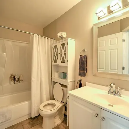 Holiday home Serene Urban House Next Transit Near Downtown *
