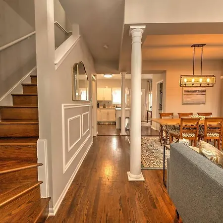 Serene Urban House Next Transit Near Downtown Holiday home *
