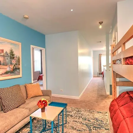 Spacious Row Next Transit Near Downtown W Parking Holiday home