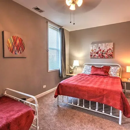 Spacious Row Next Transit Near Downtown W Parking Holiday home