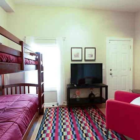 Holiday home Spacious Row Next Transit Near Downtown W Parking *
