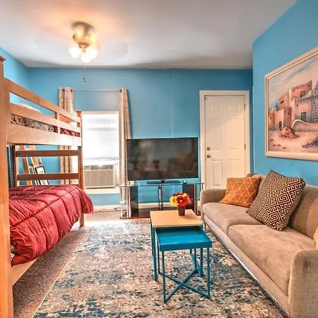 Spacious Row Next Transit Near Downtown W Parking Holiday home *