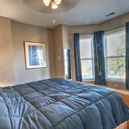 Spacious Row Next Transit Near Downtown W Parking Holiday home Chicago