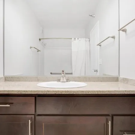 Streeterville 2br W Deck Gym Nr Park Chi-589 Chicago